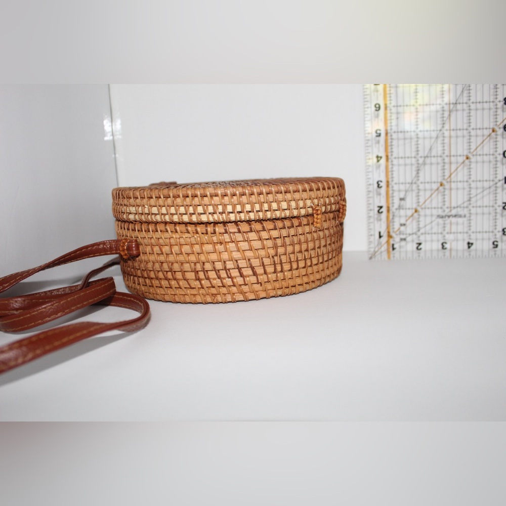 Round Rattan Wicker Crossbody Boho Bag - Picture 6 of 7